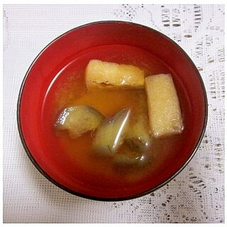 なすと油揚げの味噌汁（昆布だし）